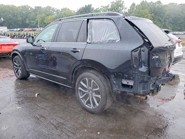 2019 VOLVO XC90 Momentum
