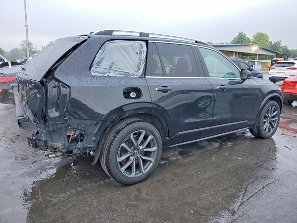 2019 VOLVO XC90 Momentum