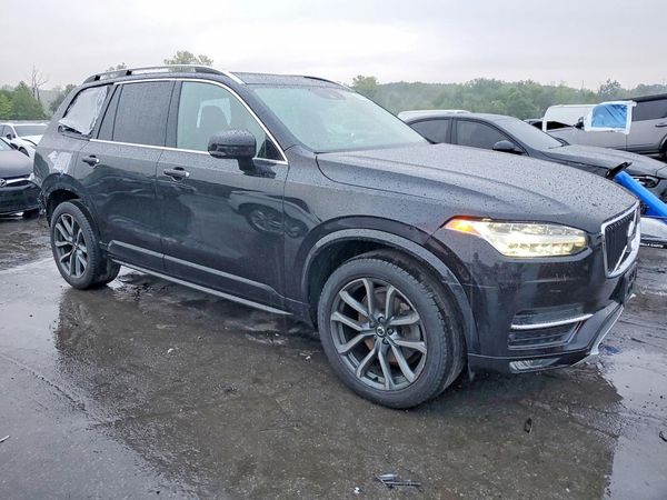 2019 VOLVO XC90 Momentum