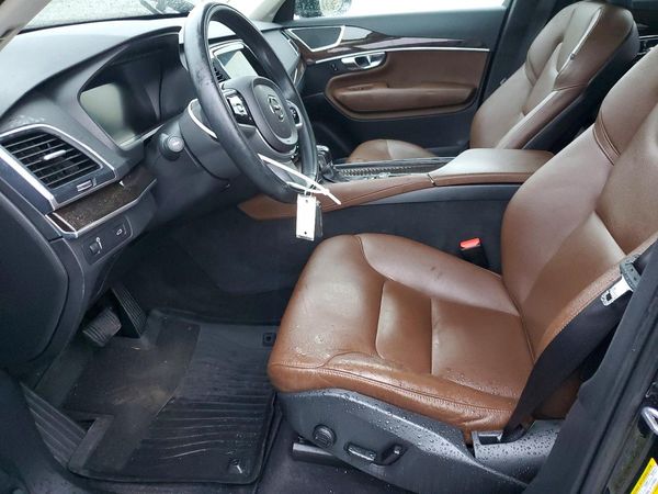 2019 VOLVO XC90 Momentum