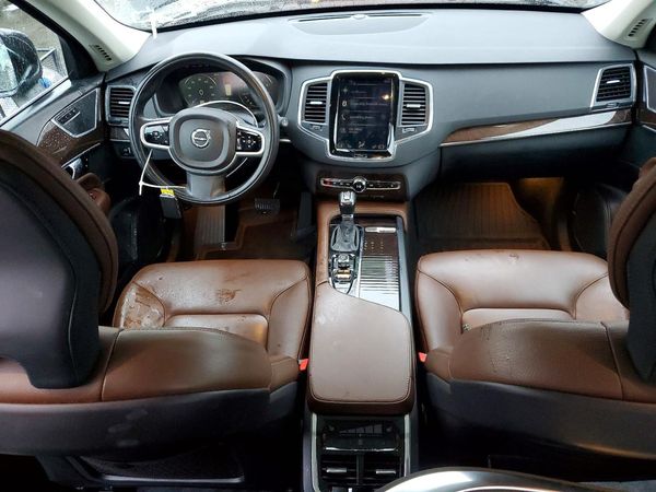 2019 VOLVO XC90 Momentum