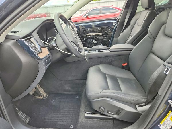 2022 VOLVO XC60