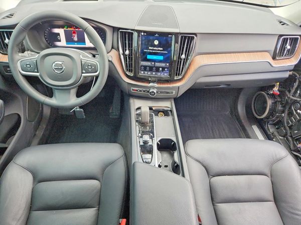 2022 VOLVO XC60