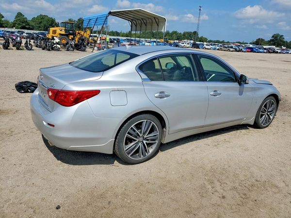 2015 INFINITI Q50
