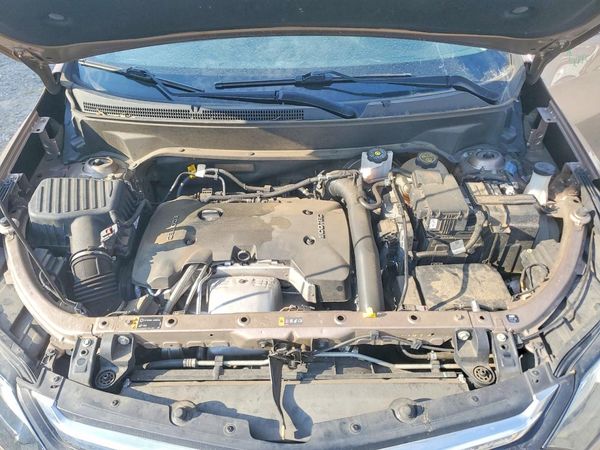 2018 CHEVROLET EQUINOX Premier (2LZ) — Engine bay