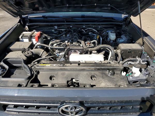 2025 TOYOTA 4RUNNER — Engine bay