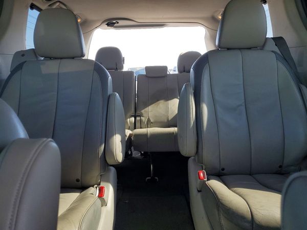 2014 TOYOTA SIENNA