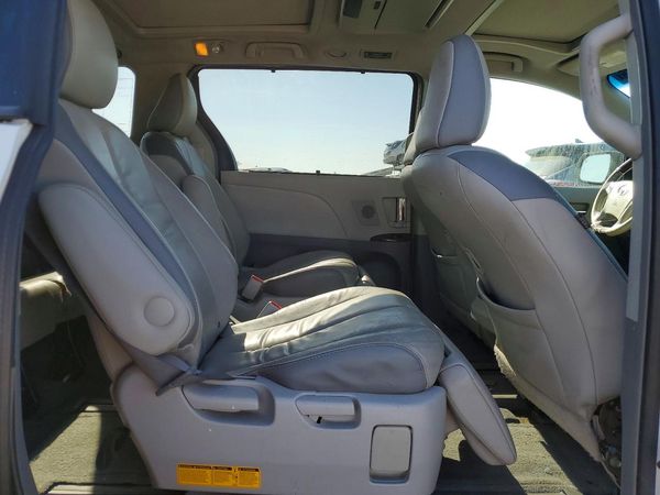 2014 TOYOTA SIENNA