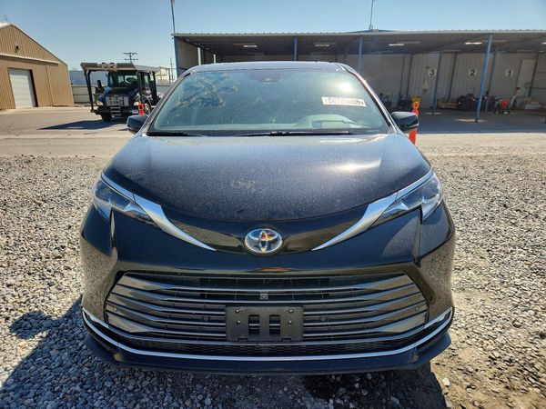 2021 TOYOTA SIENNA