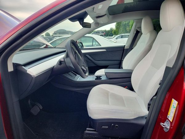 2025 TESLA MODEL Y