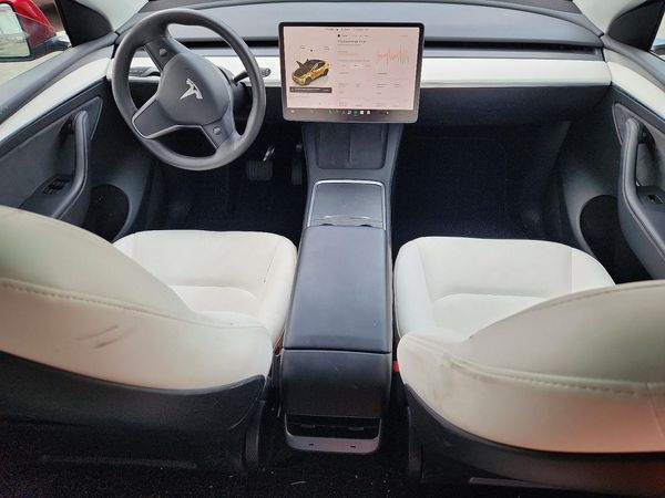 2025 TESLA MODEL Y
