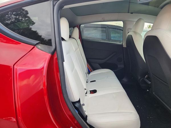 2025 TESLA MODEL Y