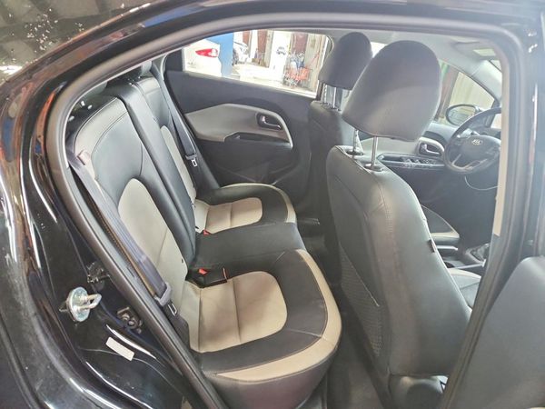 2017 KIA RIO 5-DOOR EX / SX