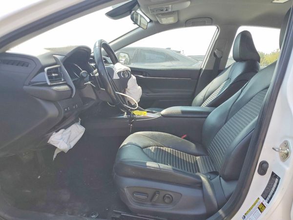 2020 TOYOTA CAMRY SE — DENT