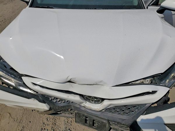 2020 TOYOTA CAMRY SE — Engine bay
