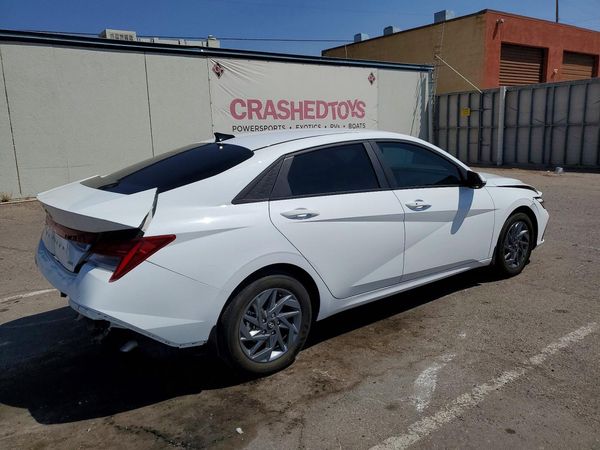 2024 HYUNDAI ELANTRA