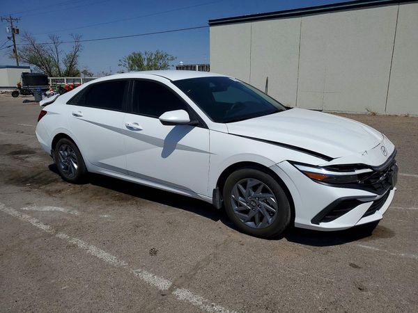 2024 HYUNDAI ELANTRA