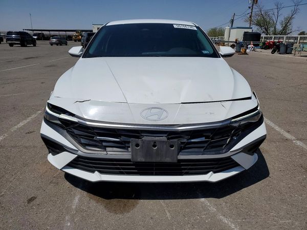 2024 HYUNDAI ELANTRA