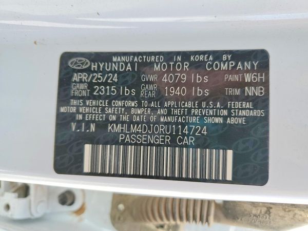 2024 HYUNDAI ELANTRA