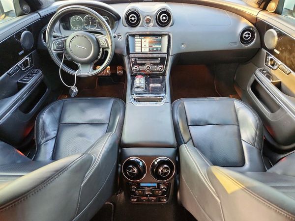 2015 JAGUAR XJ