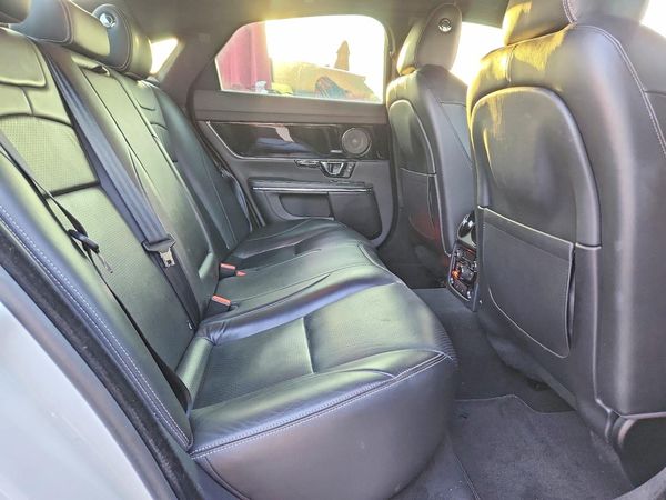 2015 JAGUAR XJ