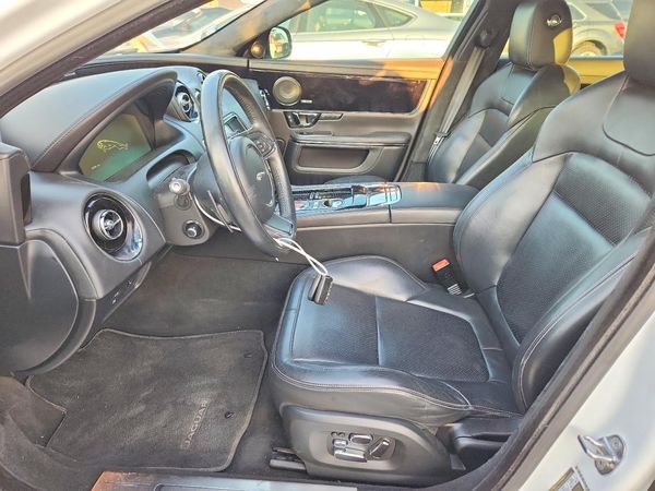 2015 JAGUAR XJ