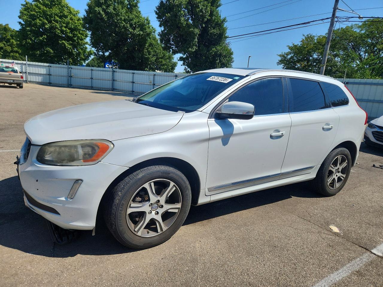 2015 VOLVO XC60 Premier+ (non R design)