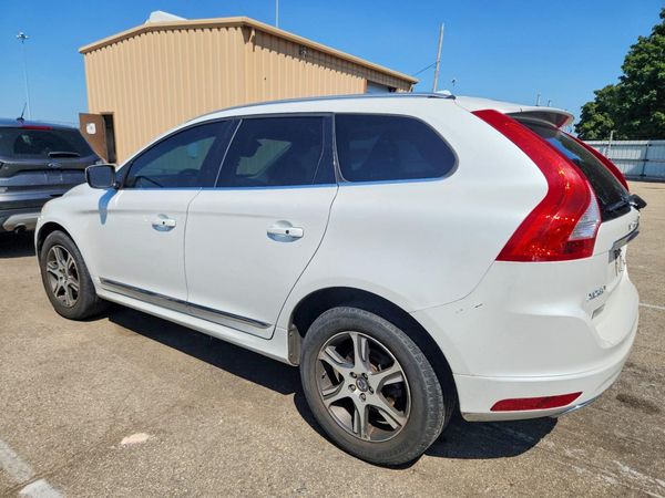2015 VOLVO XC60 Premier+ (non R design)