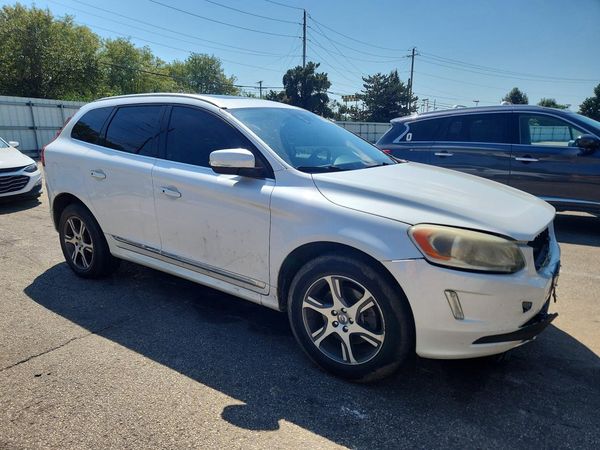 2015 VOLVO XC60 Premier+ (non R design)