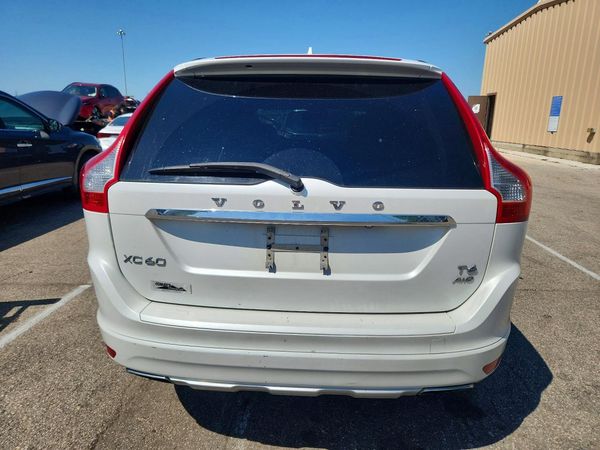 2015 VOLVO XC60 Premier+ (non R design)