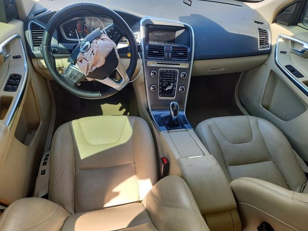 2015 VOLVO XC60 Premier+ (non R design)