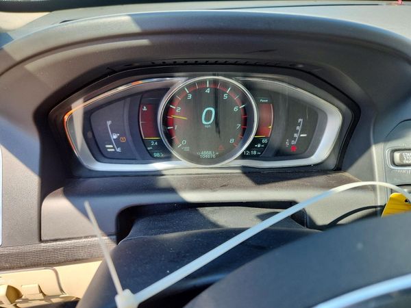 2015 VOLVO XC60 Premier+ (non R design)