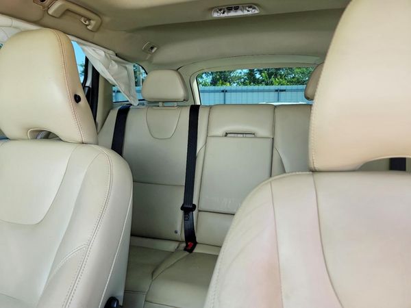 2015 VOLVO XC60 Premier+ (non R design)