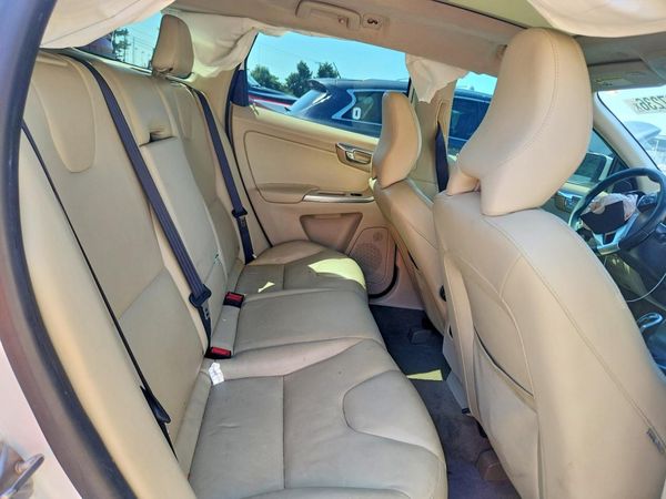 2015 VOLVO XC60 Premier+ (non R design)