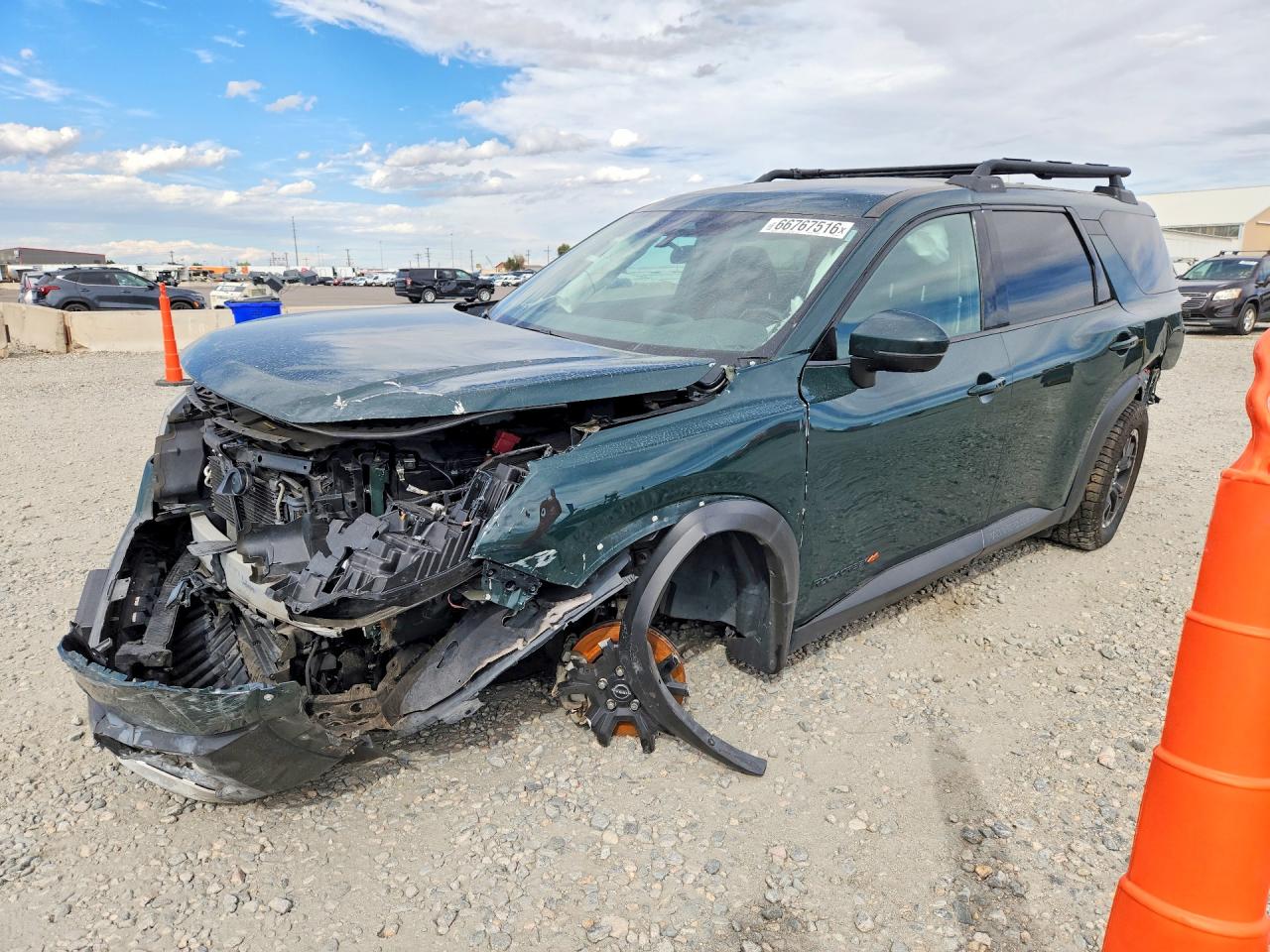 2023 NISSAN PATHFINDER SV — Front 3/4