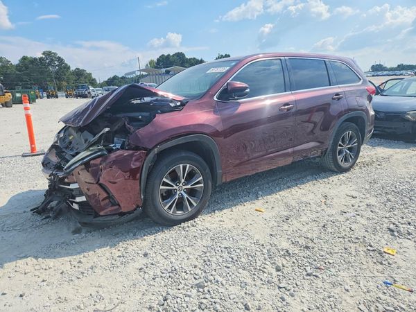 2018 TOYOTA HIGHLANDER LE