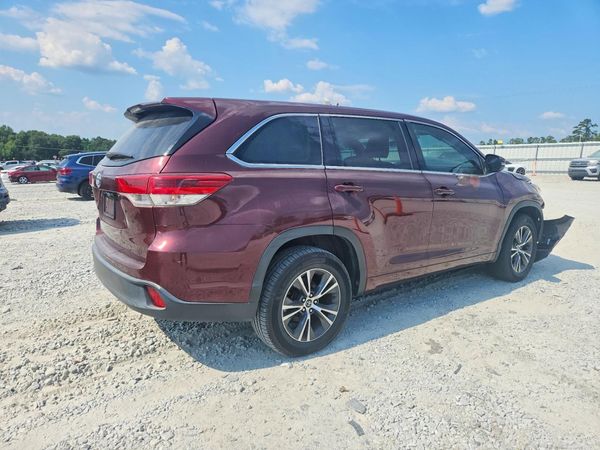 2018 TOYOTA HIGHLANDER LE