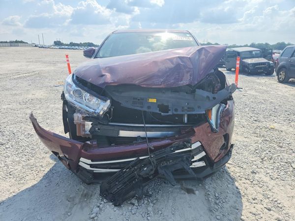 2018 TOYOTA HIGHLANDER LE