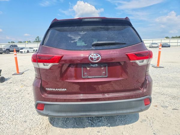 2018 TOYOTA HIGHLANDER LE