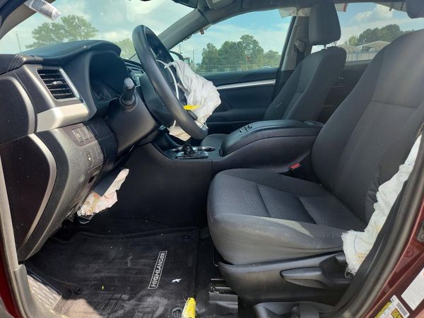 2018 TOYOTA HIGHLANDER LE