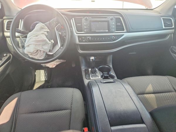 2018 TOYOTA HIGHLANDER LE