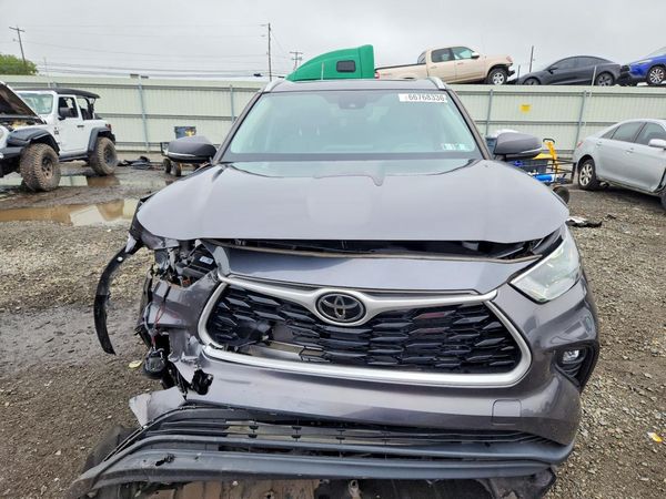 2022 TOYOTA HIGHLANDER XLE