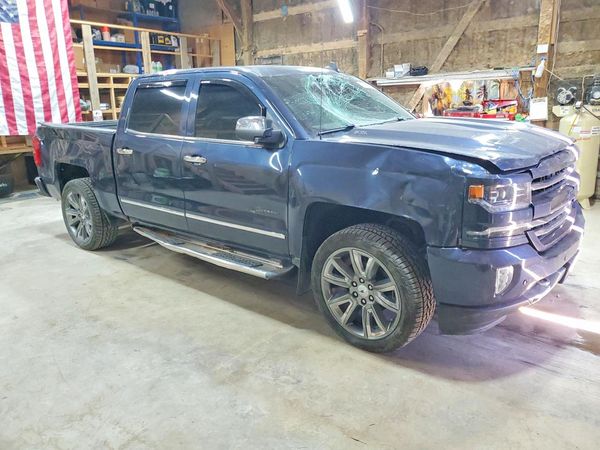 2018 CHEVROLET SILVERADO LTZ — Passenger 3/4