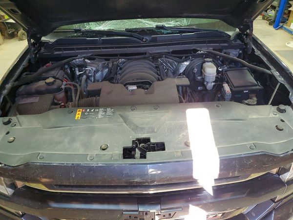 2018 CHEVROLET SILVERADO LTZ — Engine bay