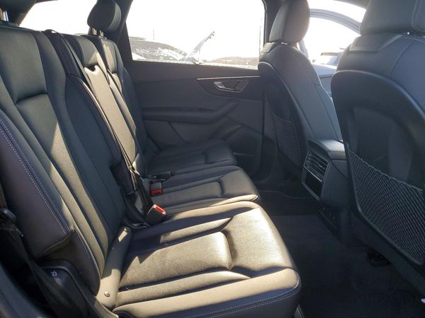 2025 AUDI Q7 quattro Premium Plus