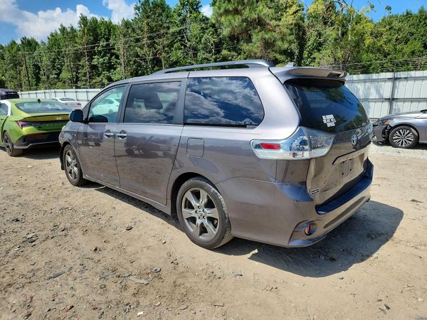 2018 TOYOTA SIENNA