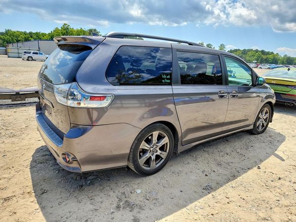 2018 TOYOTA SIENNA