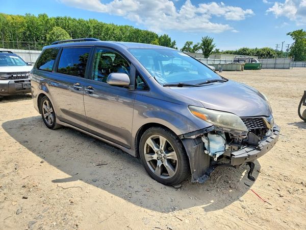 2018 TOYOTA SIENNA