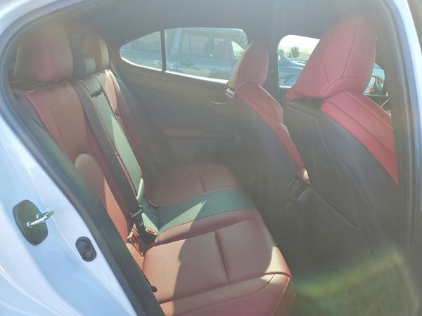 2022 LEXUS UX 200