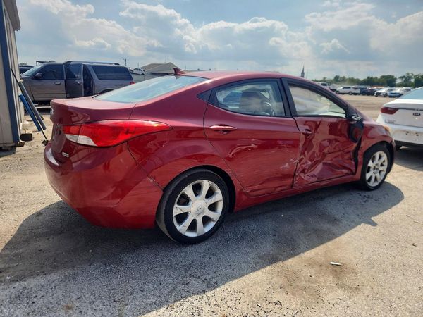 2013 HYUNDAI ELANTRA